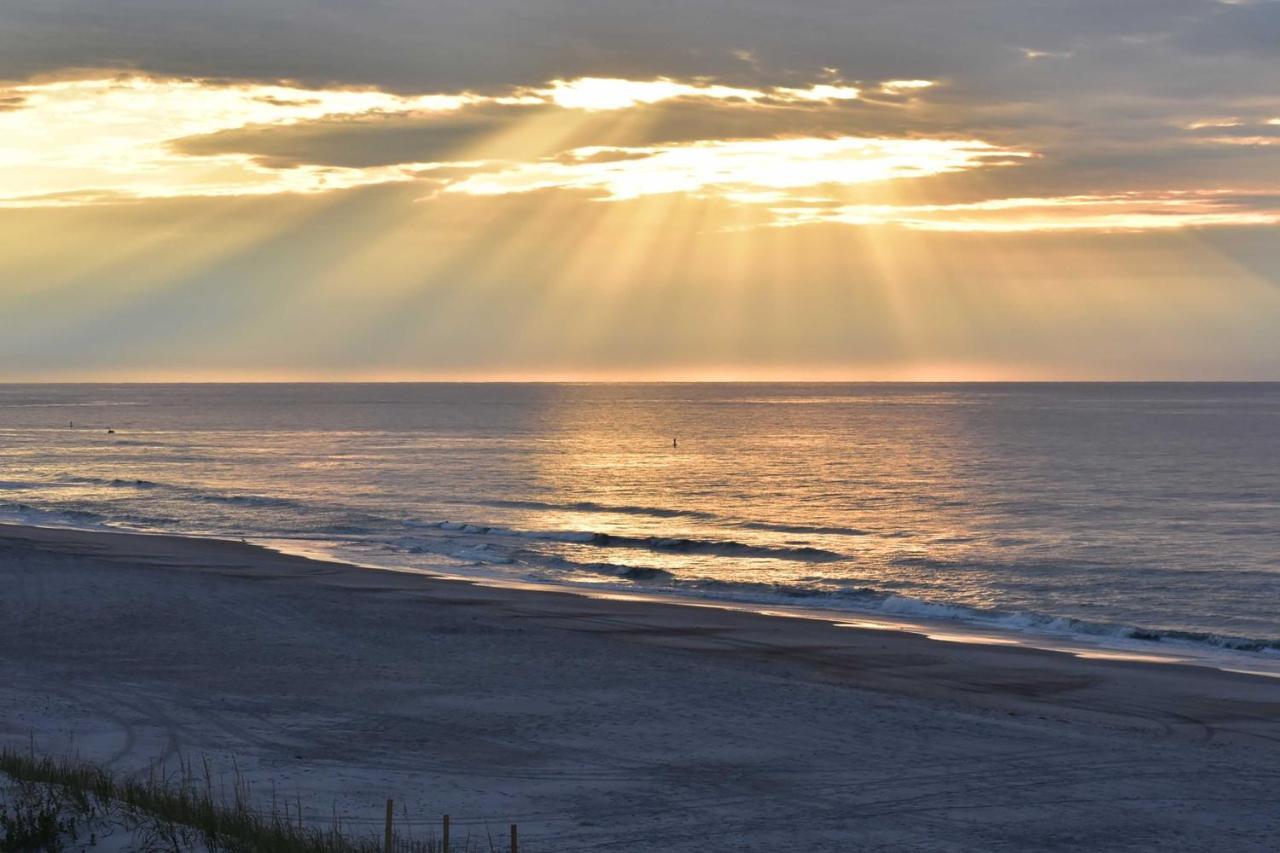 Beachfront Oasis With 2 Large Decks, Bbq And Views! Topsail Beach Exterior photo